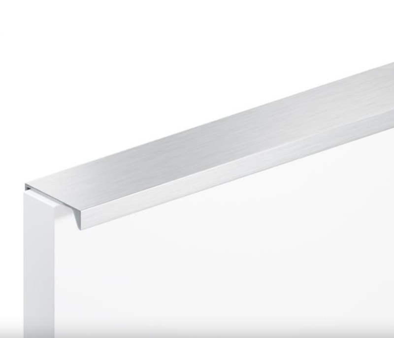 UCHWYT MEBLOWY KRAWĘDZIOWY NAKŁADANY UM-492 L-128 CHROM MAT