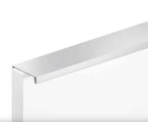 Uchwyt meblowy krawędziowy nakładany UM-494 L-160 chrom mat
