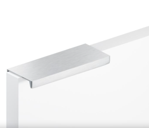 Uchwyt meblowy krawędziowy nakładany UM-494 L-64 chrom mat