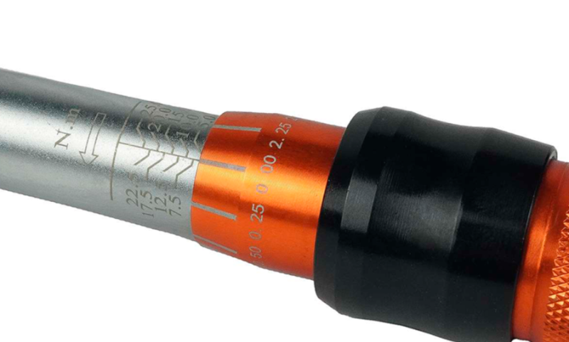 KLUCZ DYNAMOMETRYCZNY DWUKIERUNKOWY KALIBROWANY 3/8" / 19-110 Nm